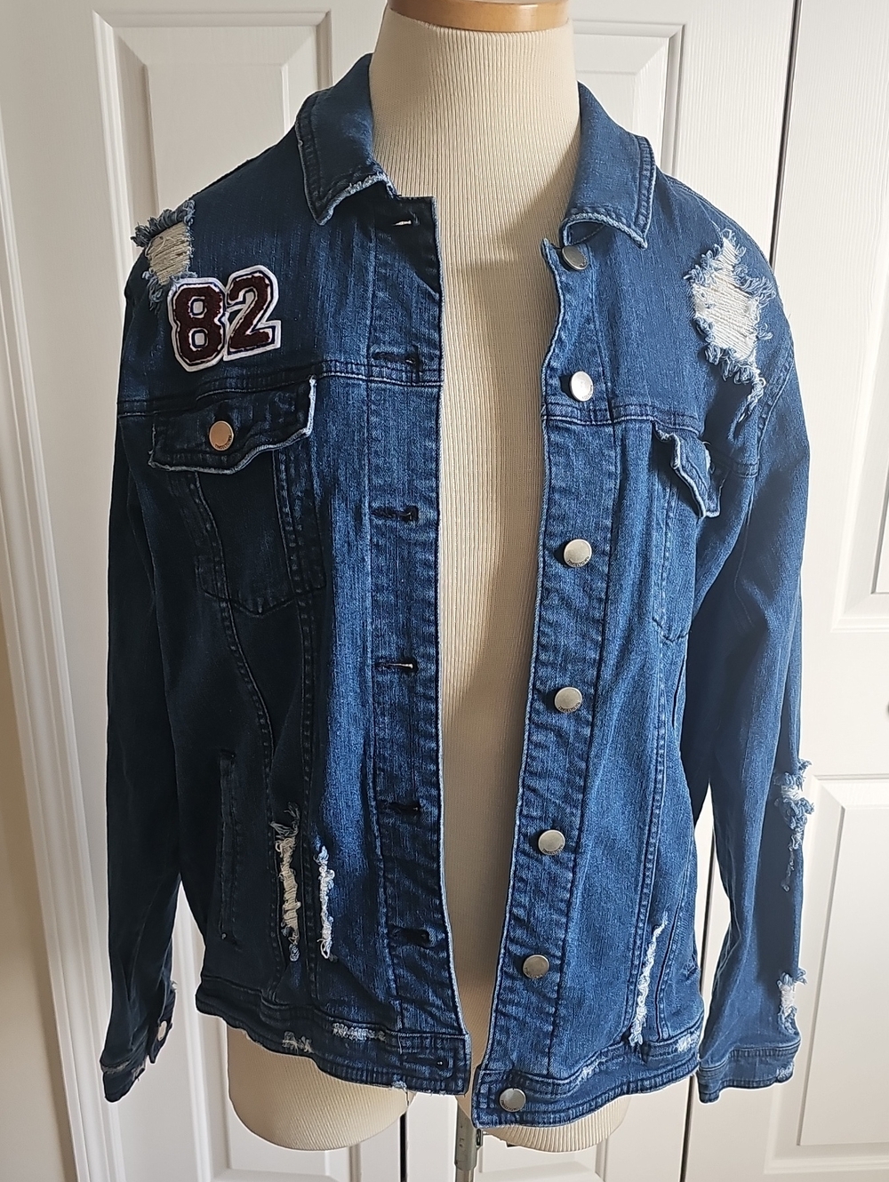 Tinsel Town Denim Distressed Patch Jacket - Blue Sz Large
